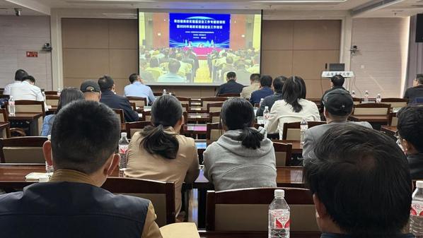 清华大学实验室管理处副处长艾德生对2