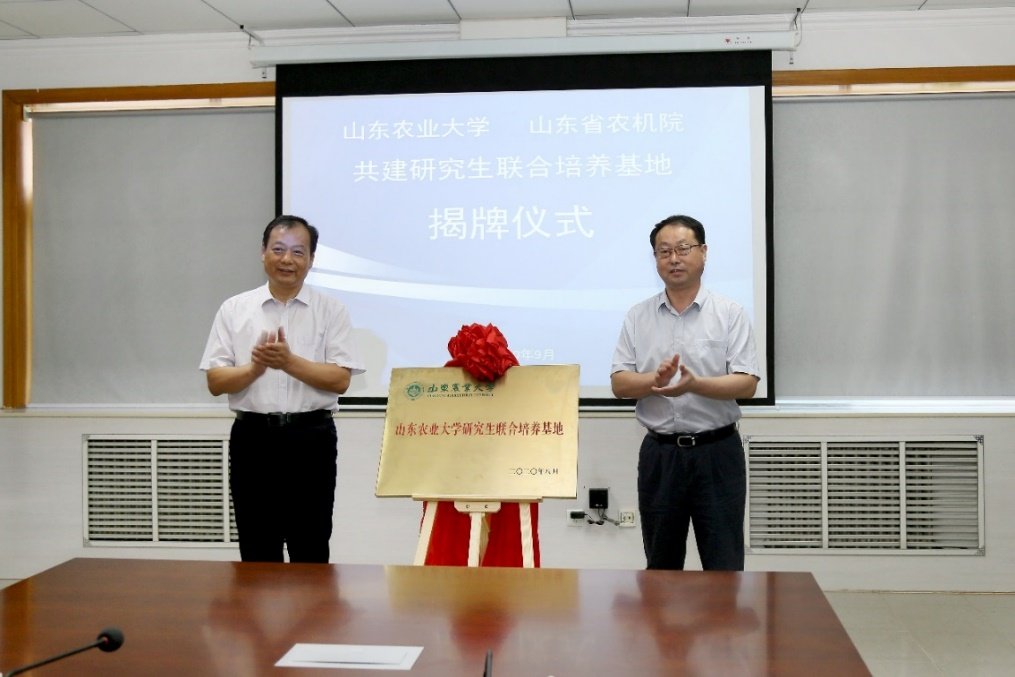 司金贵向李长胜介绍了帝豪国际访问入口
