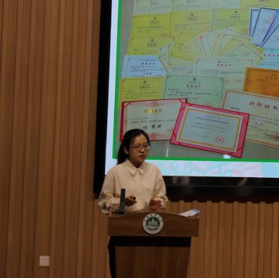 继续了解学工处副处长姜芳