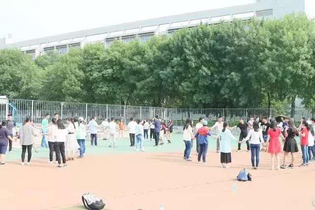 沐浴阳光”班级素质拓展活动在南校区北