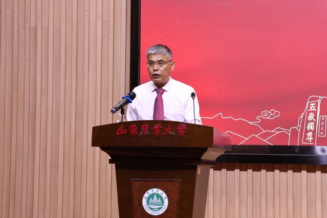 部分家长和亲友在四楼中心会议室及线上