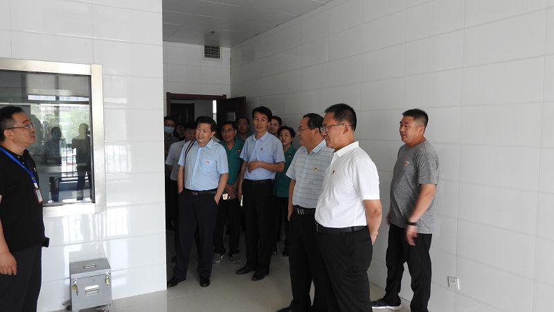 副校长嵇景涛的带领下来到泰安市建设工