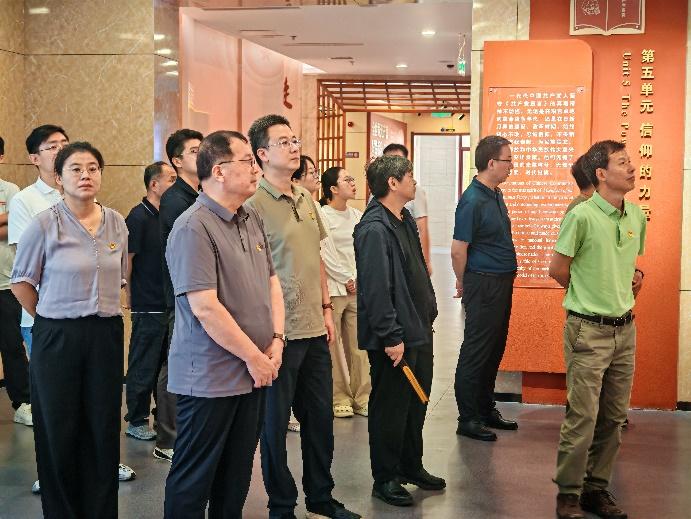 凝聚奋进力量