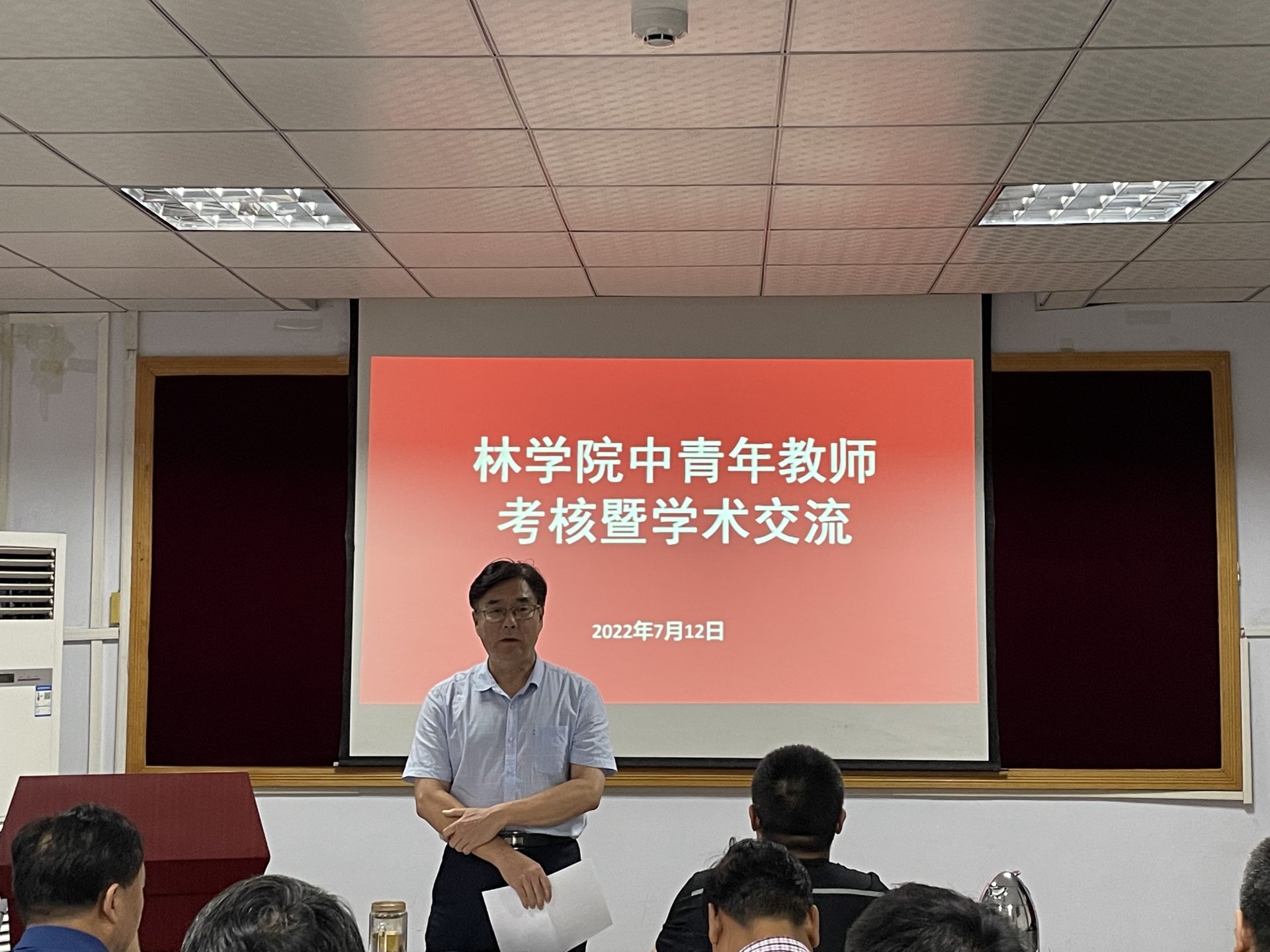 为进一步推动中青年教师全面发展