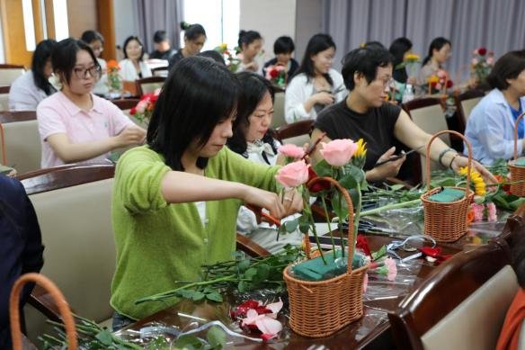 继续了解校工会副主席
