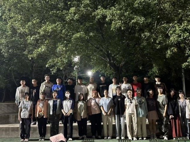 深化同伴情感联结