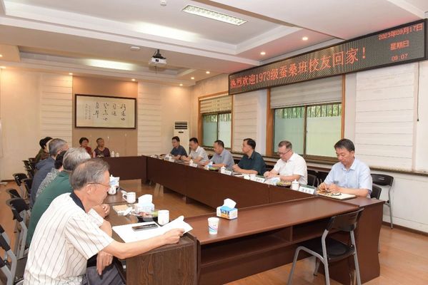 相约欢聚校园