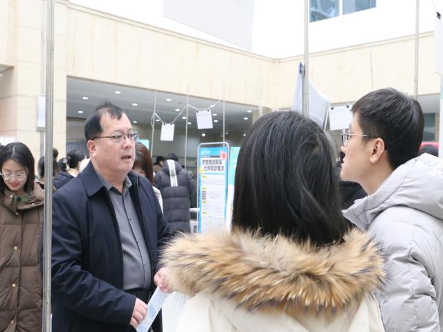 为抢抓就业关键期