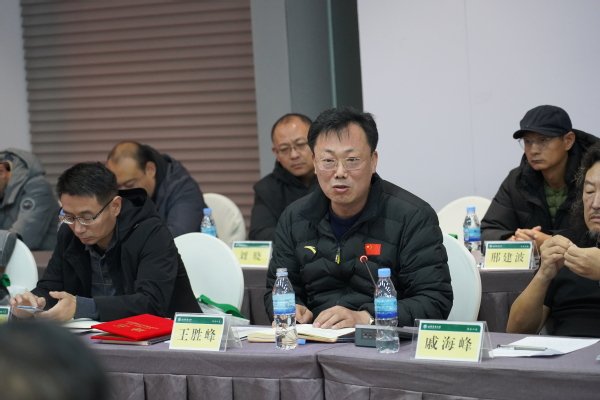 以及来自威海各市区30多名校友代表