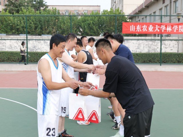 为增强师生间交流互动