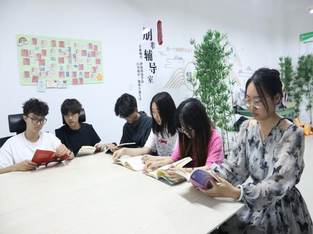 为丰富校园文化生活