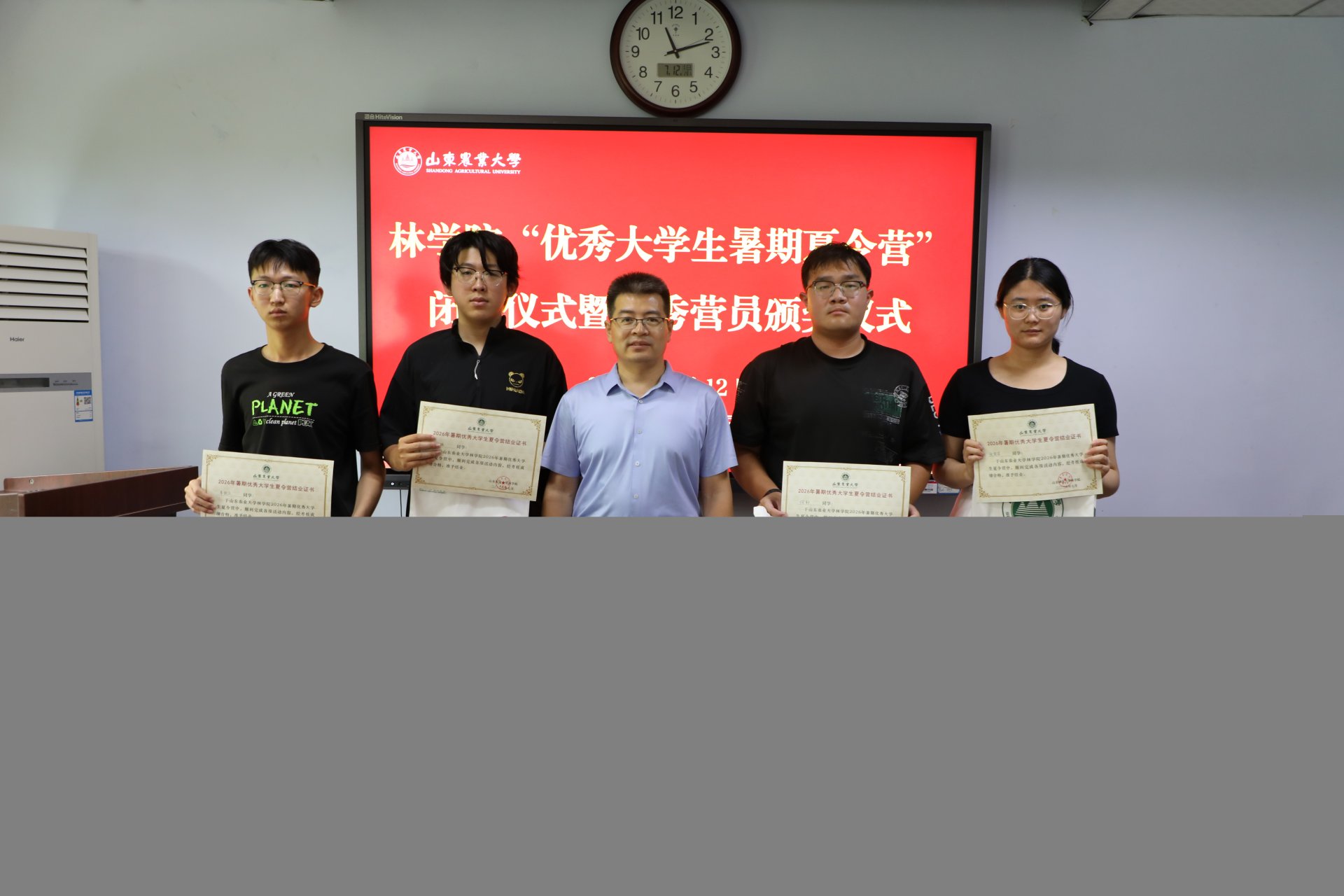 营员们依次进行自我介绍