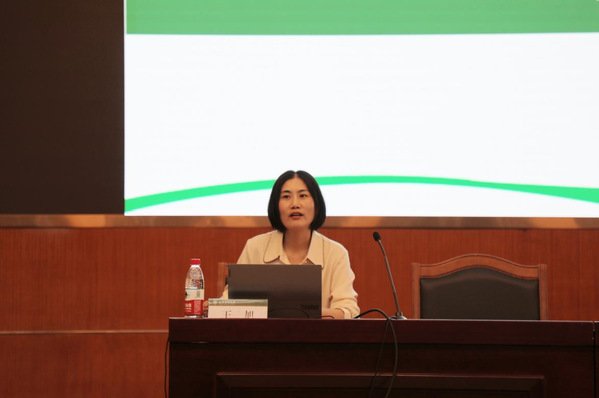 教授委员会主任臧德奎出席大会并在主席