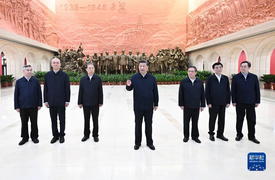 习近平带领中共中央政治局常委赴...