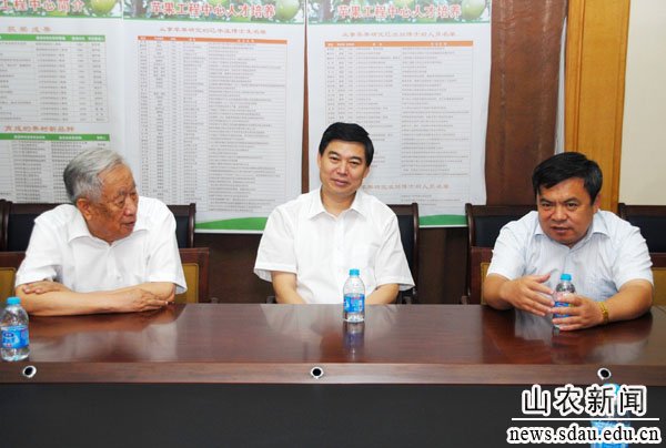 束怀瑞与杨鲁豫座谈