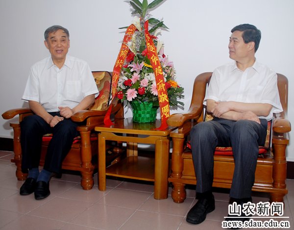 苗仲华、束怀瑞与杨鲁豫座谈