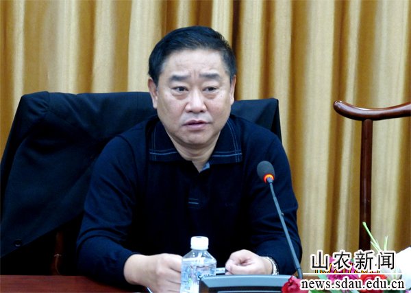 温孚江校长对台儿庄古城农耕文化展示提