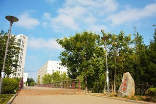 砥砺奋进