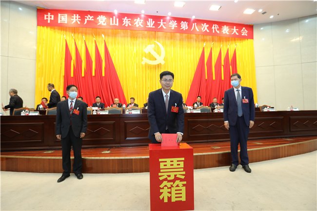 其实徐剑波同志主持大会并致闭幕词