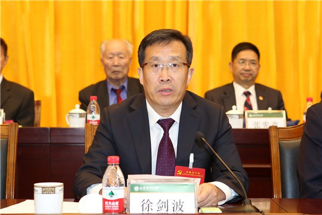 在圆满完成大会各项议程后