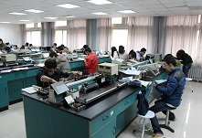 院领导的关心支持下