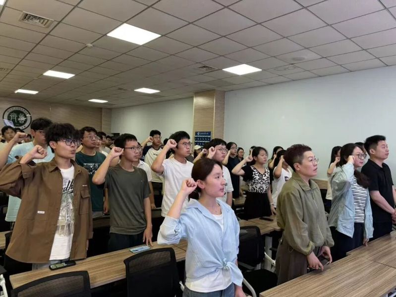 彭骋出席仪式