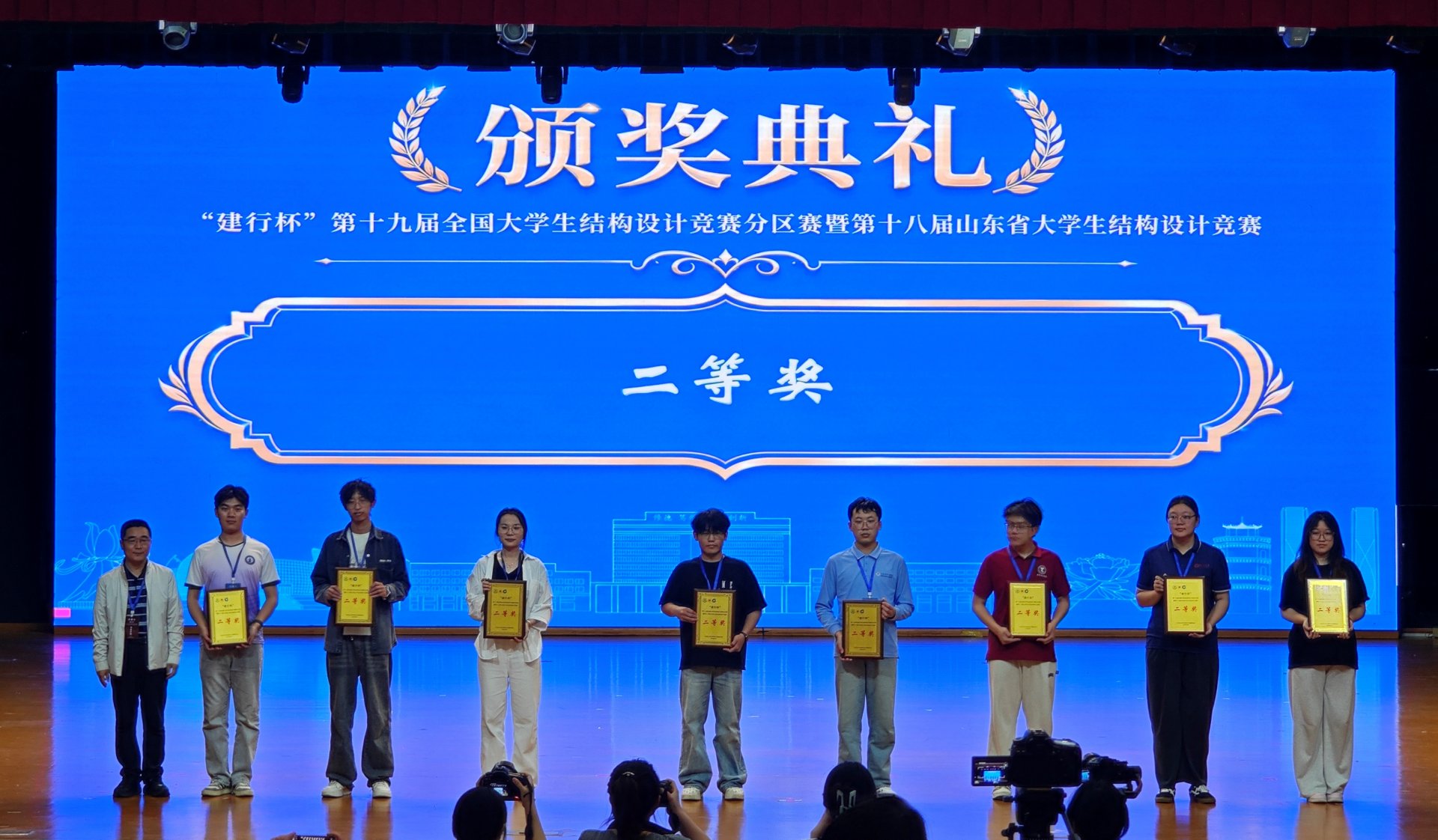 由张纹硕