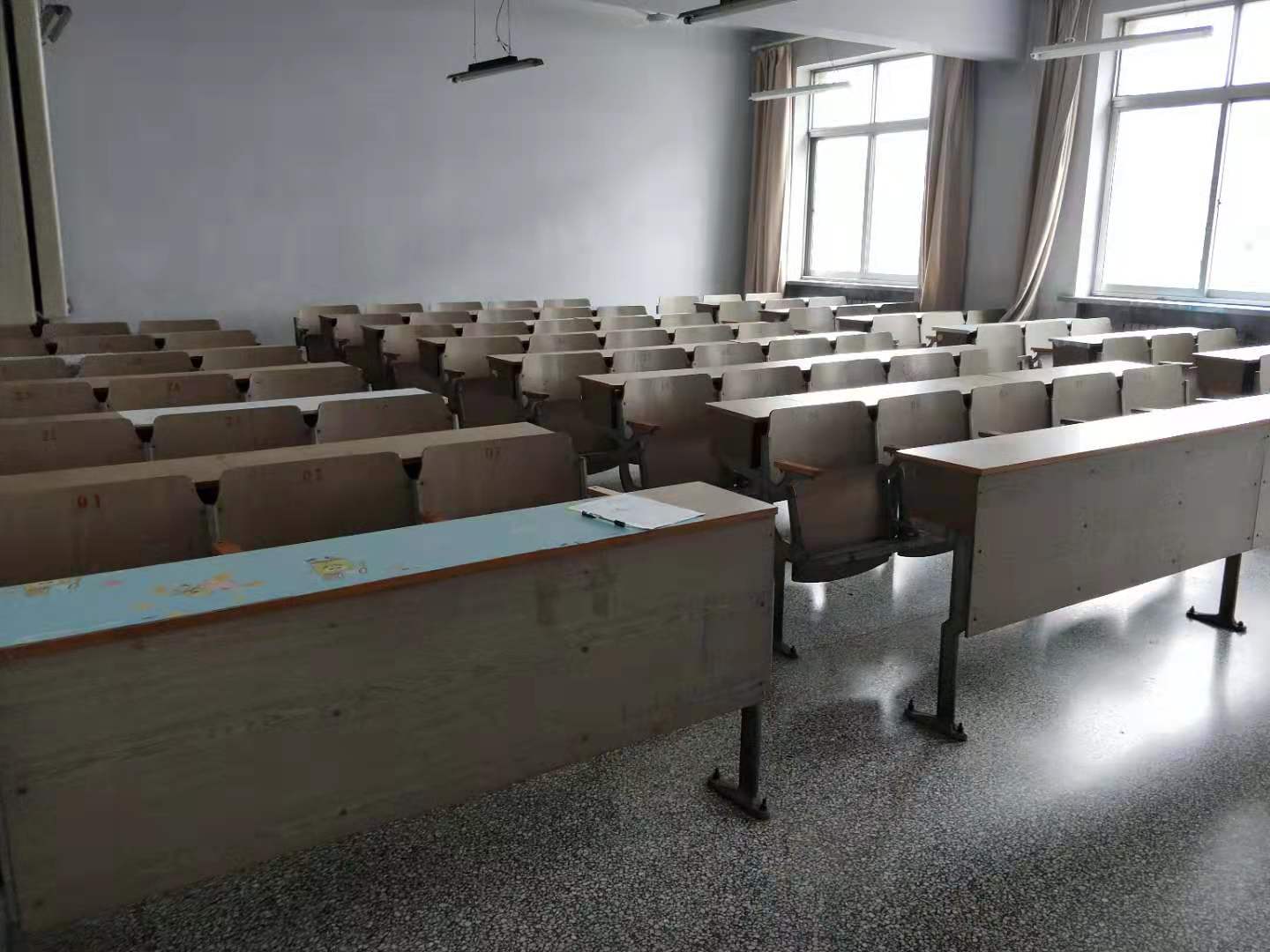 教室桌椅处置公告